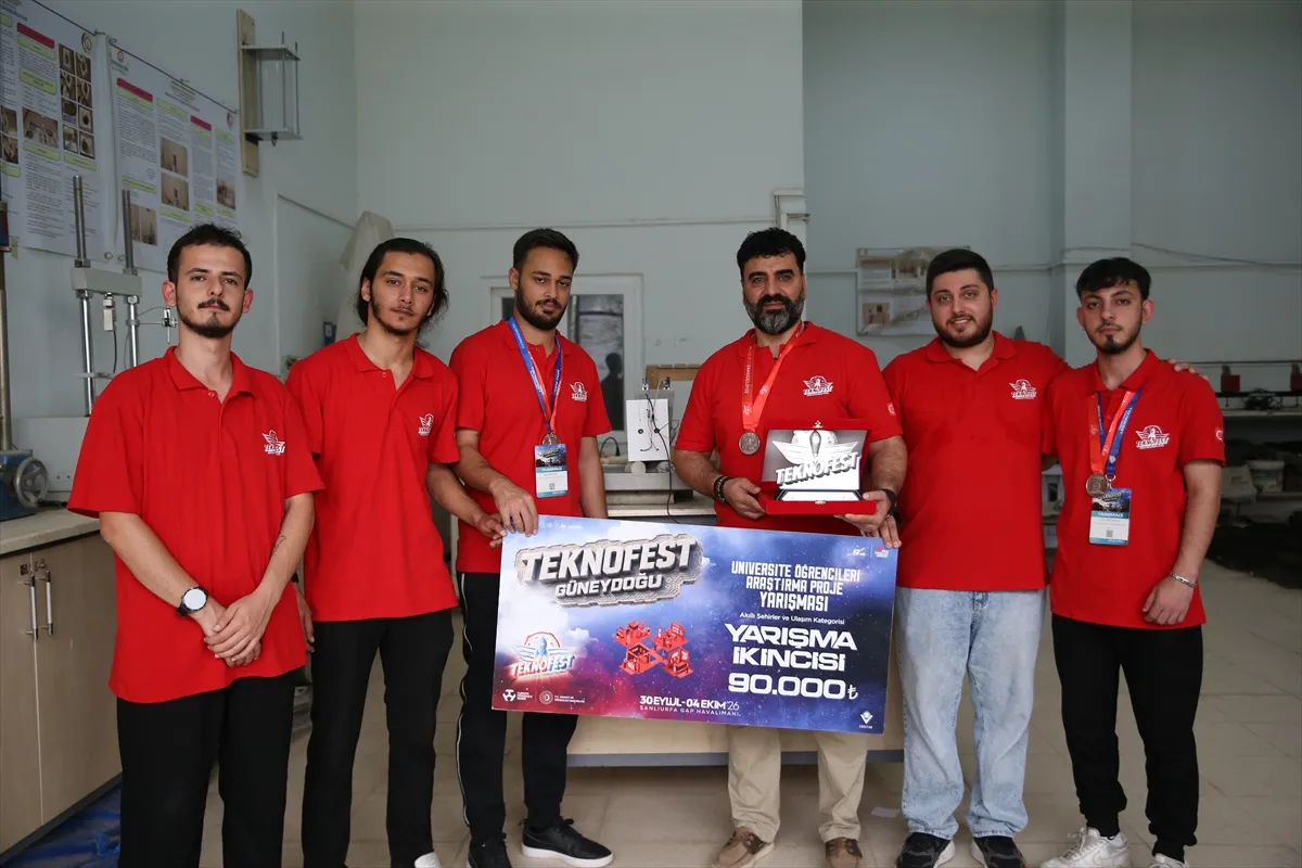 Depremzede öğrenciler kolonların sağlamlığını ölçebilen cihaz geliştirdi Depremzede öğrenciler kolonların sağlamlığını ölçebilen cihaz geliştirdi
