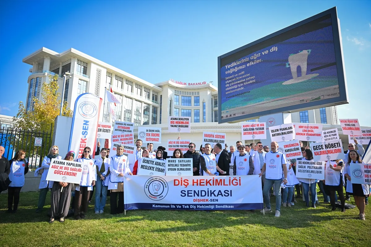 Diş hekimlerinden Sağlık Bakanlığı önünde basın açıklaması