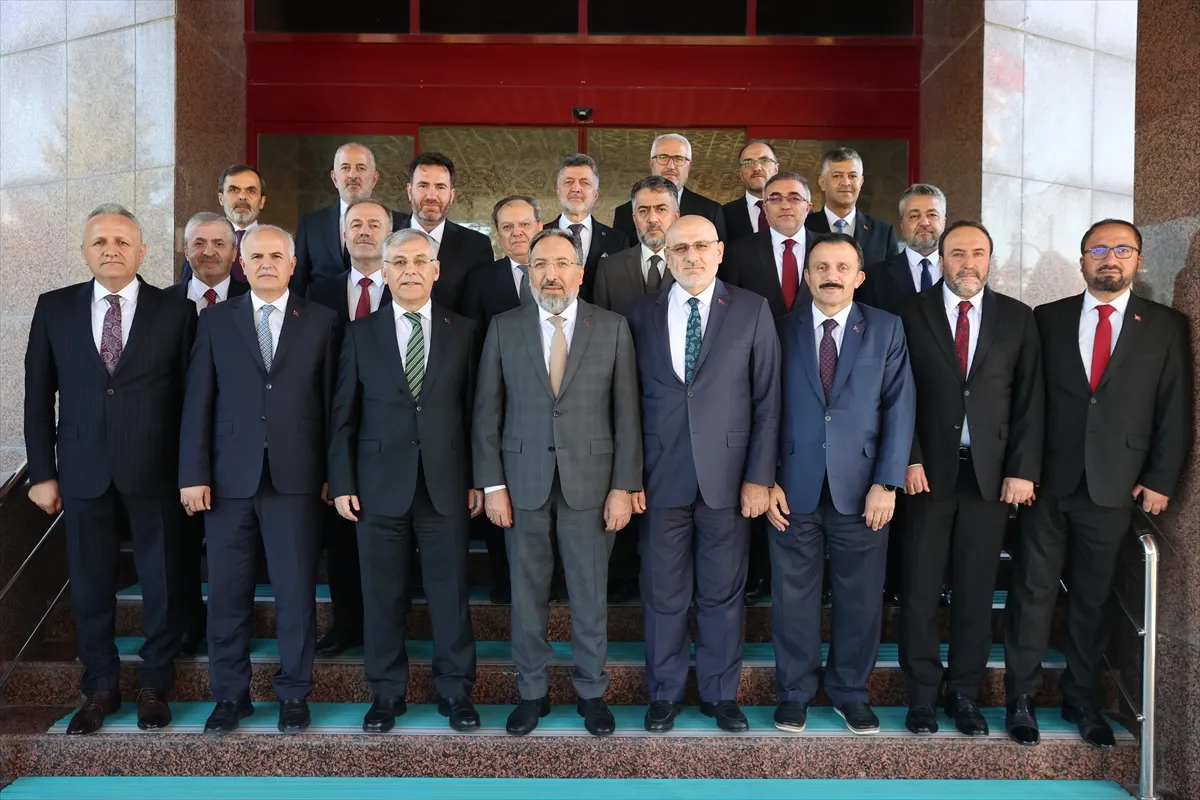Diyanet İşleri Başkanı Arpaguş, yeni atanan il müftüleriyle görüştü Diyanet İşleri Başkanı Arpaguş, yeni atanan il müftüleriyle görüştü