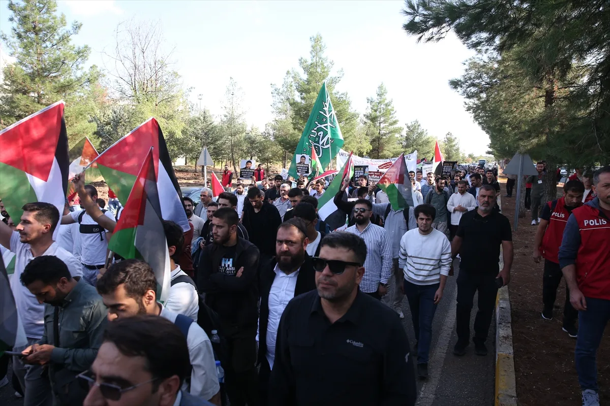 Diyarbakır’da Dicle’den Gazze’ye Vicdan Köprüsü yürüyüşü düzenlendi Diyarbakır’da Dicle’den Gazze’ye Vicdan Köprüsü yürüyüşü düzenlendi