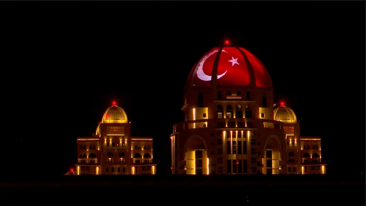 Doha’daki simge binalar Türk bayrağıyla ışıklandırıldı Doha’daki simge binalar Türk bayrağıyla ışıklandırıldı