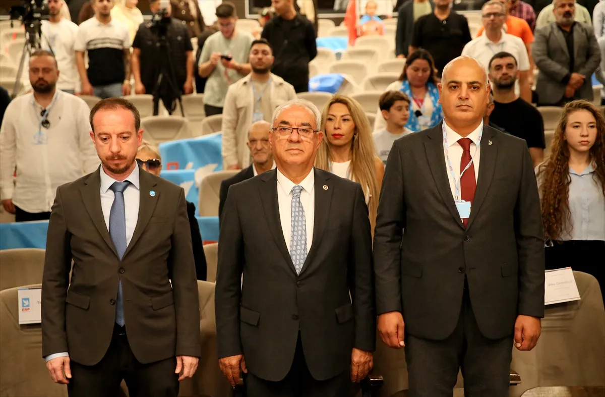 DSP Genel Başkanı Aksakal, İzmir’de partisinin kongresinde konuştu DSP Genel Başkanı Aksakal, İzmir’de partisinin kongresinde konuştu