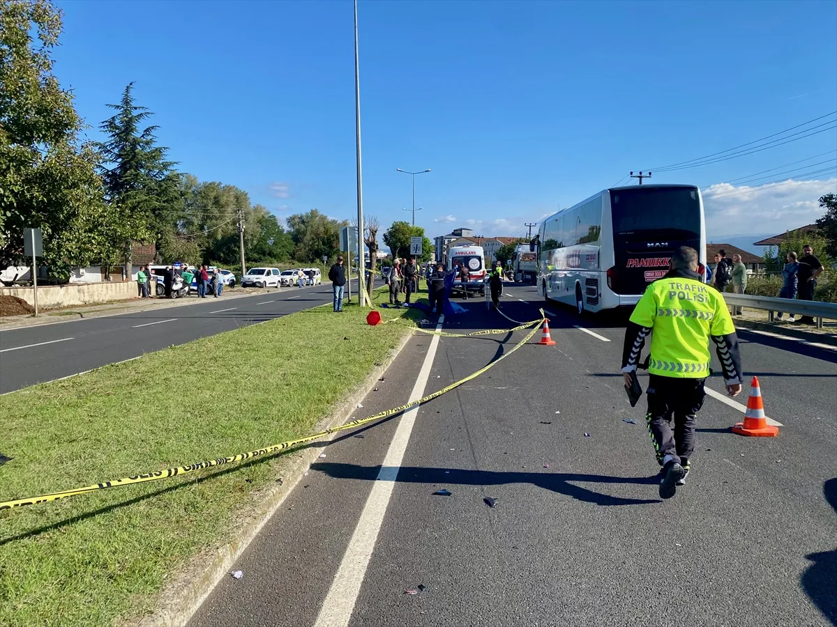 Düzce’de motosikletin çarptığı yaya öldü, sürücü ağır yaralandı Düzce’de motosikletin çarptığı yaya öldü, sürücü ağır yaralandı