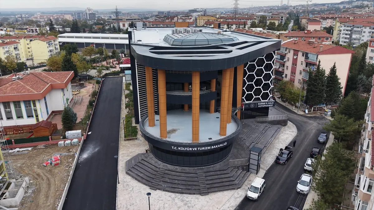 Edirne İl Halk Kütüphanesi açılışa hazırlanıyor Edirne İl Halk Kütüphanesi açılışa hazırlanıyor