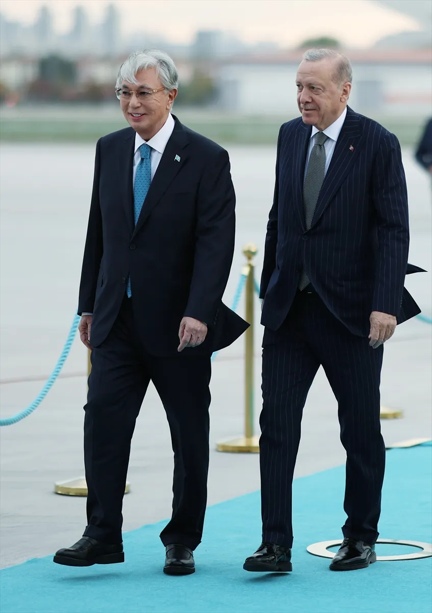 Erdoğan, Kazakistan Cumhurbaşkanı Tokayev’i Ankara’da karşıladı Erdoğan, Kazakistan Cumhurbaşkanı Tokayev’i Ankara’da karşıladı