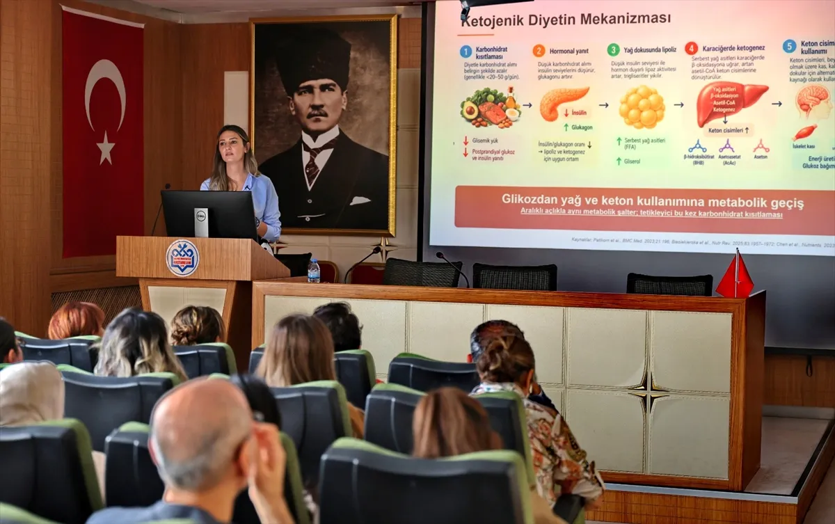 ERÜ’de Popüler Diyetlere Klinik Bakış semineri düzenlendi ERÜ’de Popüler Diyetlere Klinik Bakış semineri düzenlendi