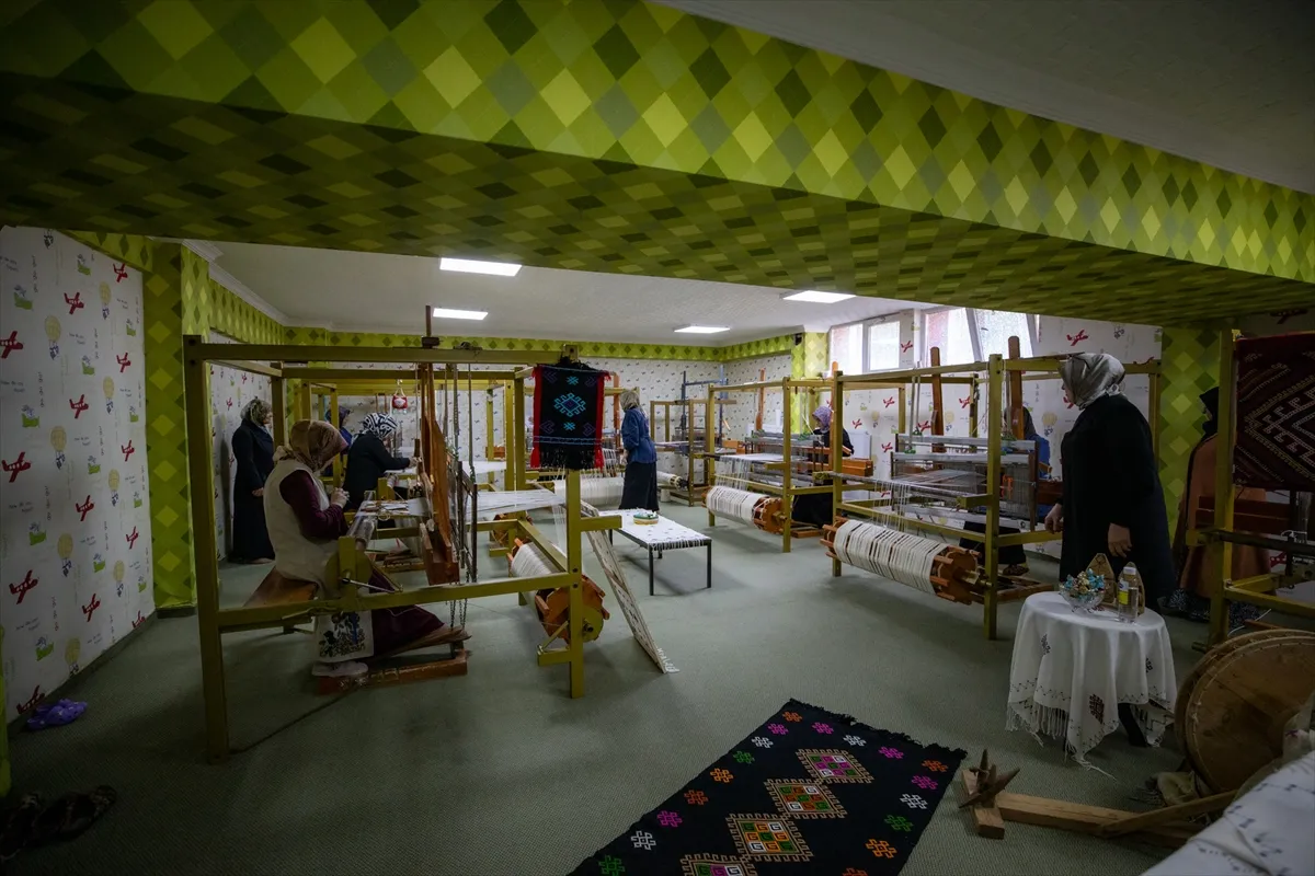 Erzurum’da 250 yıllık Karnavas bezi kadınların emeğiyle geleceğe taşınıyor Erzurum’da 250 yıllık Karnavas bezi kadınların emeğiyle geleceğe taşınıyor
