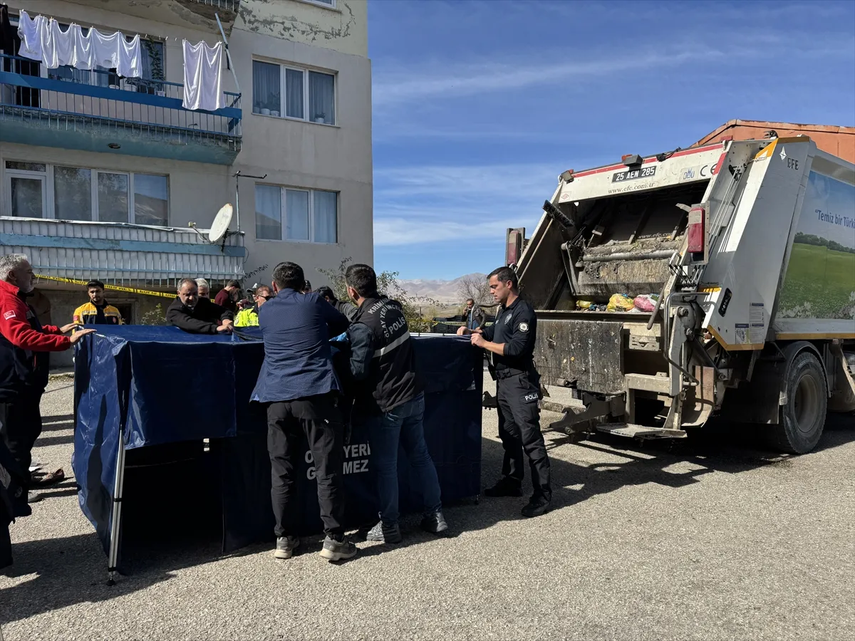 Erzurum’da çöp kamyonunun altında kalan kadın yaşamını yitirdi Erzurum’da çöp kamyonunun altında kalan kadın yaşamını yitirdi