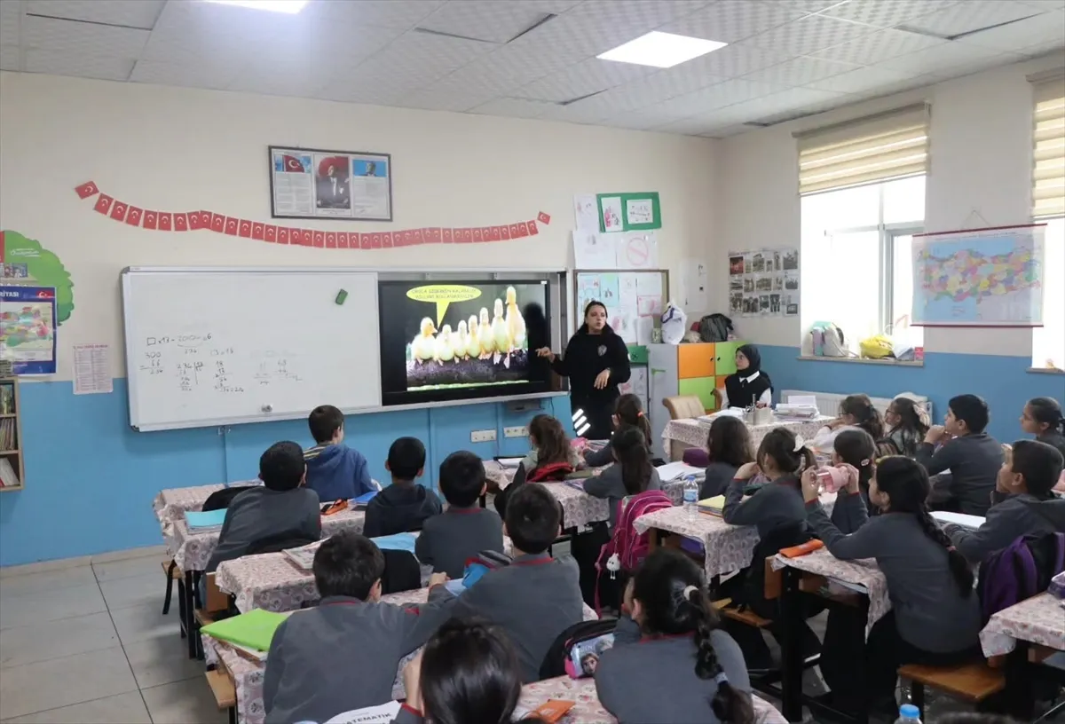 Erzurum’da güvenli eğitim için okul çevrelerinde denetimler sürüyor Erzurum’da güvenli eğitim için okul çevrelerinde denetimler sürüyor