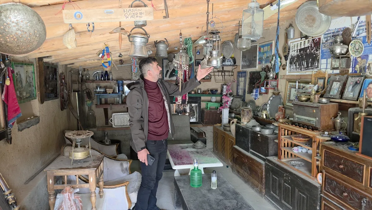 Eski eşya tutkusu yaklaşık 700 parçalık koleksiyona dönüştü Eski eşya tutkusu yaklaşık 700 parçalık koleksiyona dönüştü