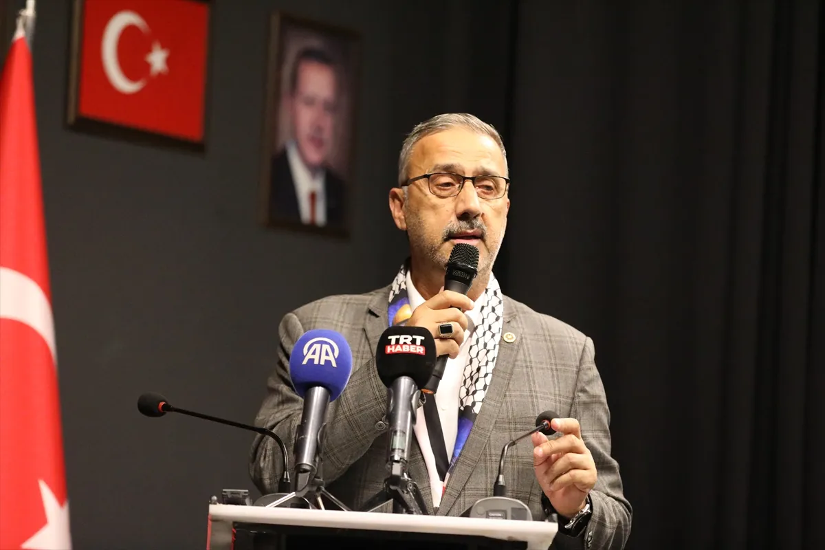 Eski Hamas lideri İsmail Heniyye’nin oğlu Abdusselam Heniyye, Sakarya’da Filistin programına katıldı Eski Hamas lideri İsmail Heniyye’nin oğlu Abdusselam Heniyye, Sakarya’da Filistin programına katıldı