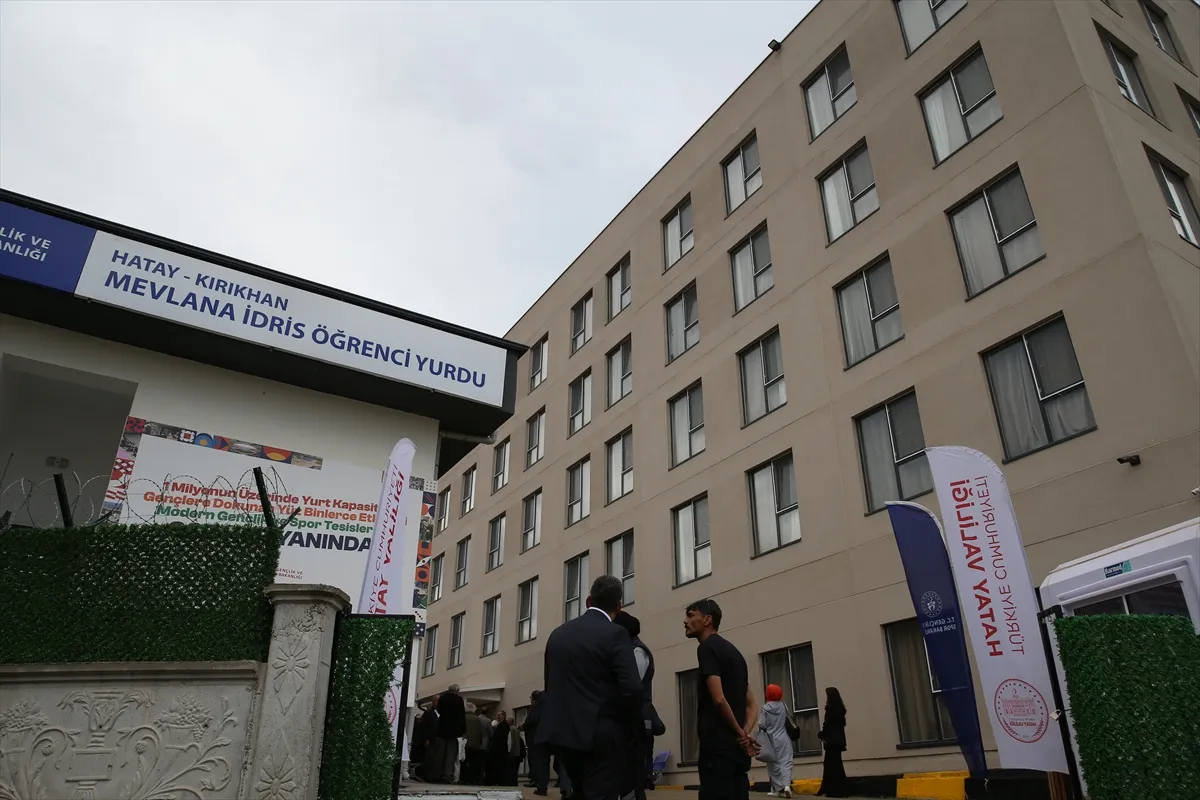 Eski TBMM Başkanı Şentop ile AK Parti’li Ala ve Yayman, Hatay’da yurt açılışına katıldı Eski TBMM Başkanı Şentop ile AK Parti’li Ala ve Yayman, Hatay’da yurt açılışına katıldı
