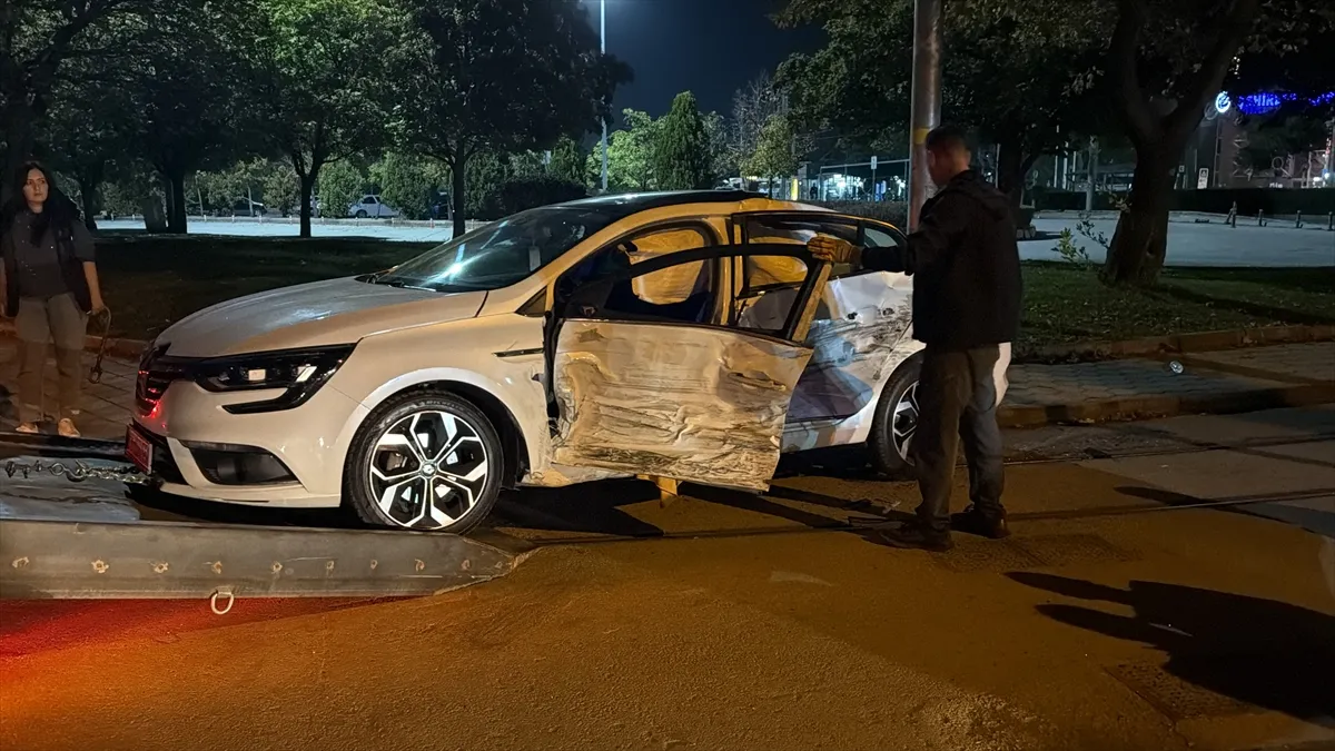 Eskişehir’de 2 otomobilin çarpıştığı kazada 3 kişi yaralandı