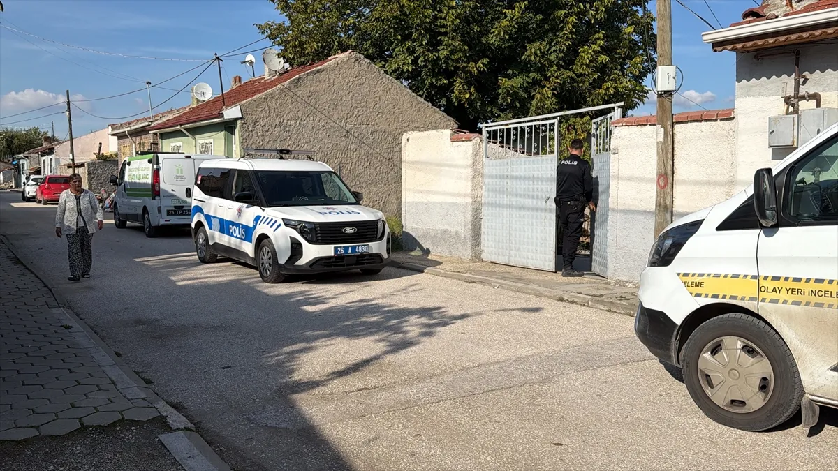 Eskişehir’de 40 yaşındaki kişi arkadaşının evinde ölü bulundu Eskişehir’de 40 yaşındaki kişi arkadaşının evinde ölü bulundu