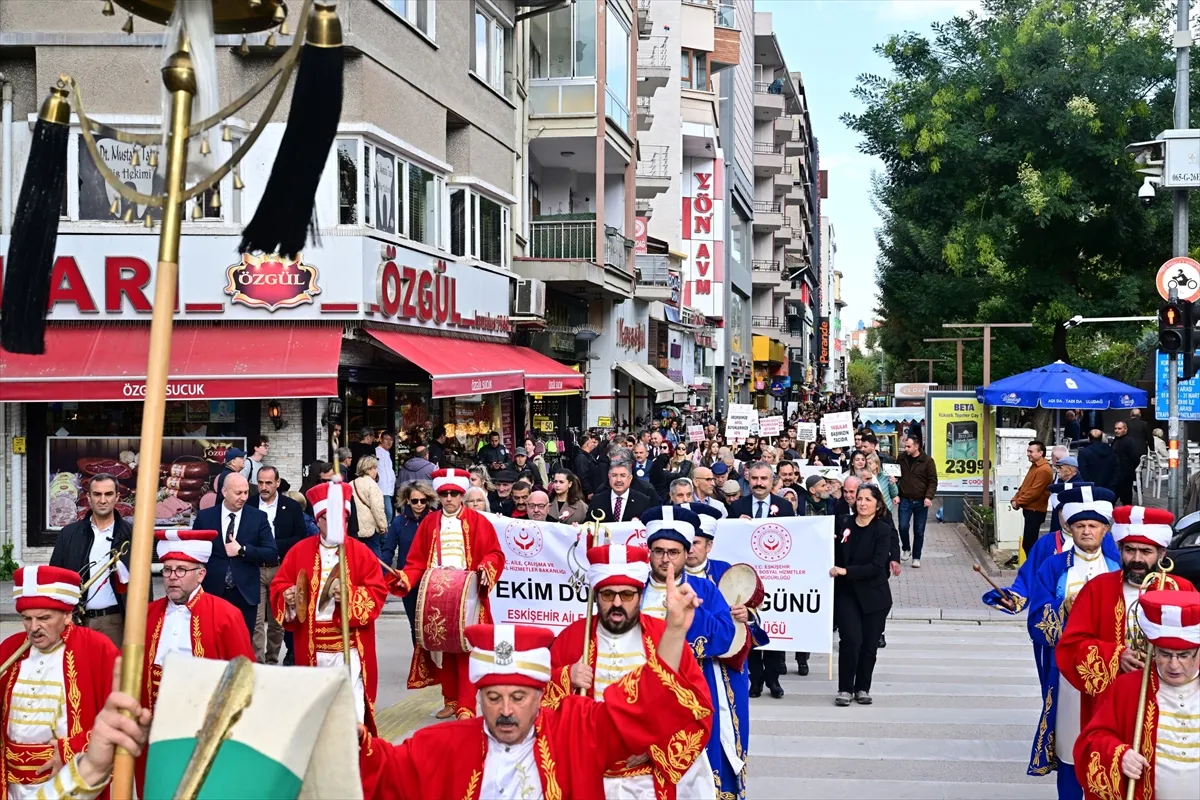 Eskişehir’de Dünya Yaşlılar Günü dolayısıyla farkındalık yürüyüşü düzenlendi Eskişehir’de Dünya Yaşlılar Günü dolayısıyla farkındalık yürüyüşü düzenlendi