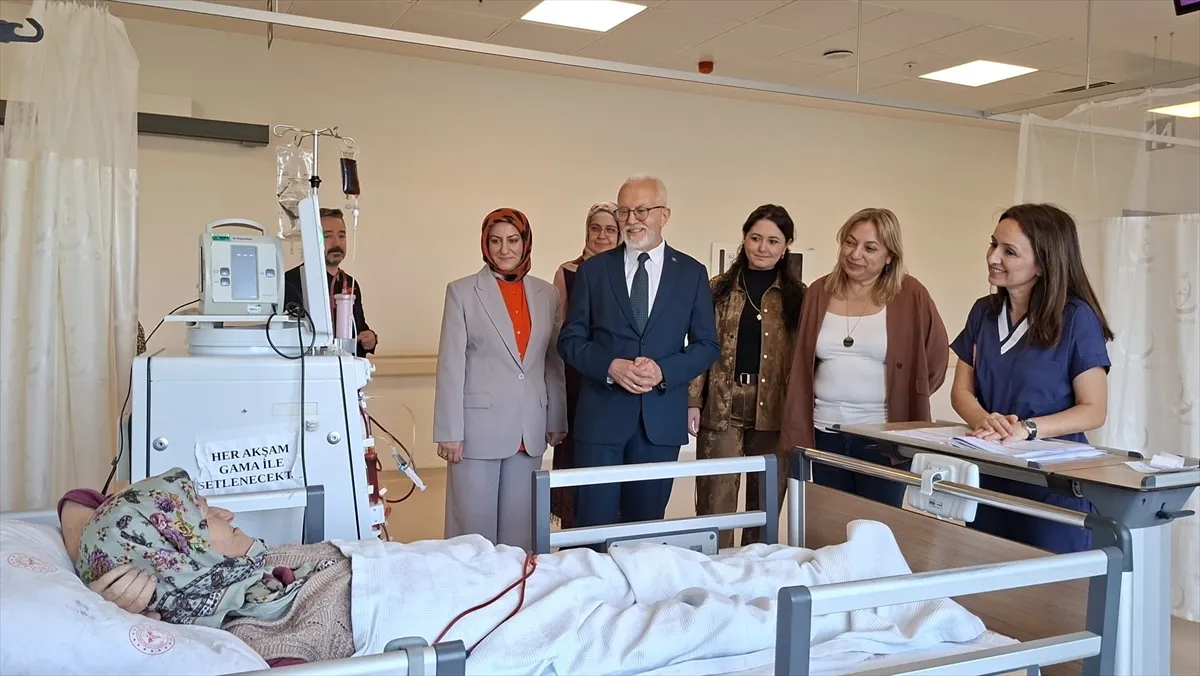 Eskişehir’de Hasta Hakları Günü kapsamında hastaneler ziyaret edildi Eskişehir’de Hasta Hakları Günü kapsamında hastaneler ziyaret edildi