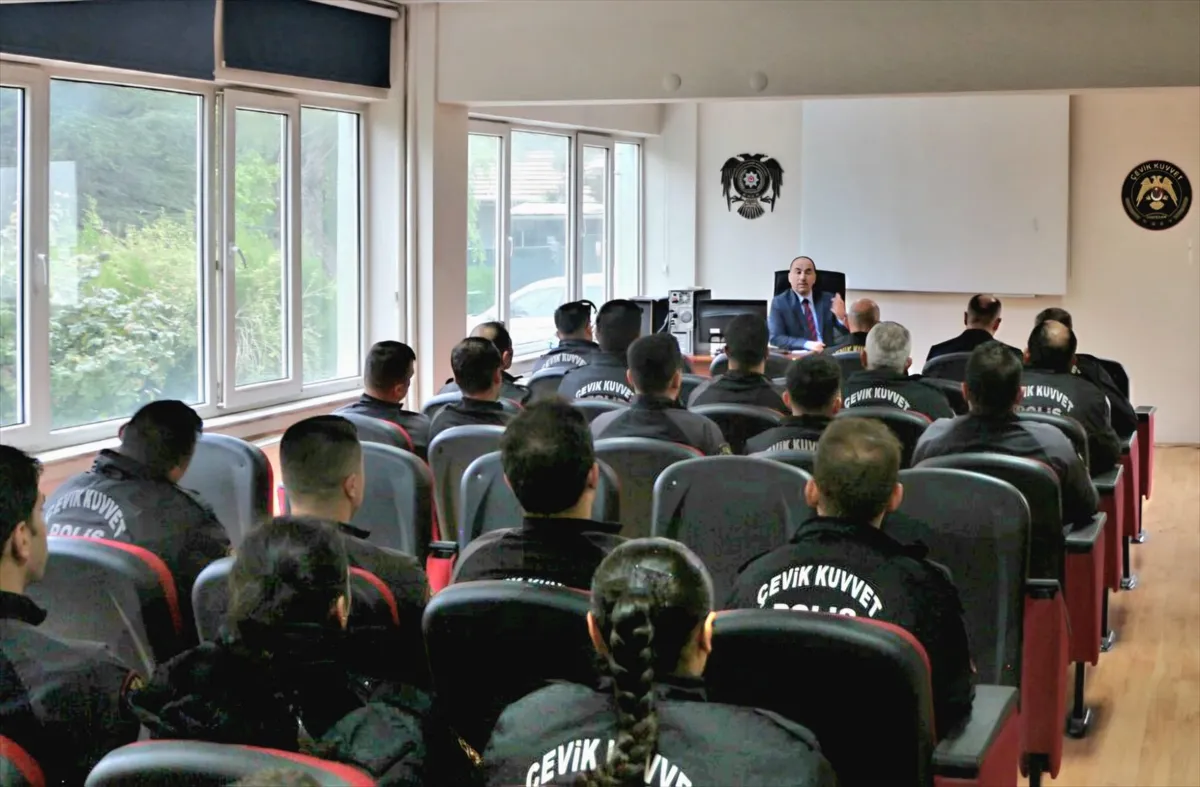 Eskişehir Emniyet Müdürü Tolga Yılmaz, çevik kuvvet personeliyle bir araya geldi Eskişehir Emniyet Müdürü Tolga Yılmaz, çevik kuvvet personeliyle bir araya geldi