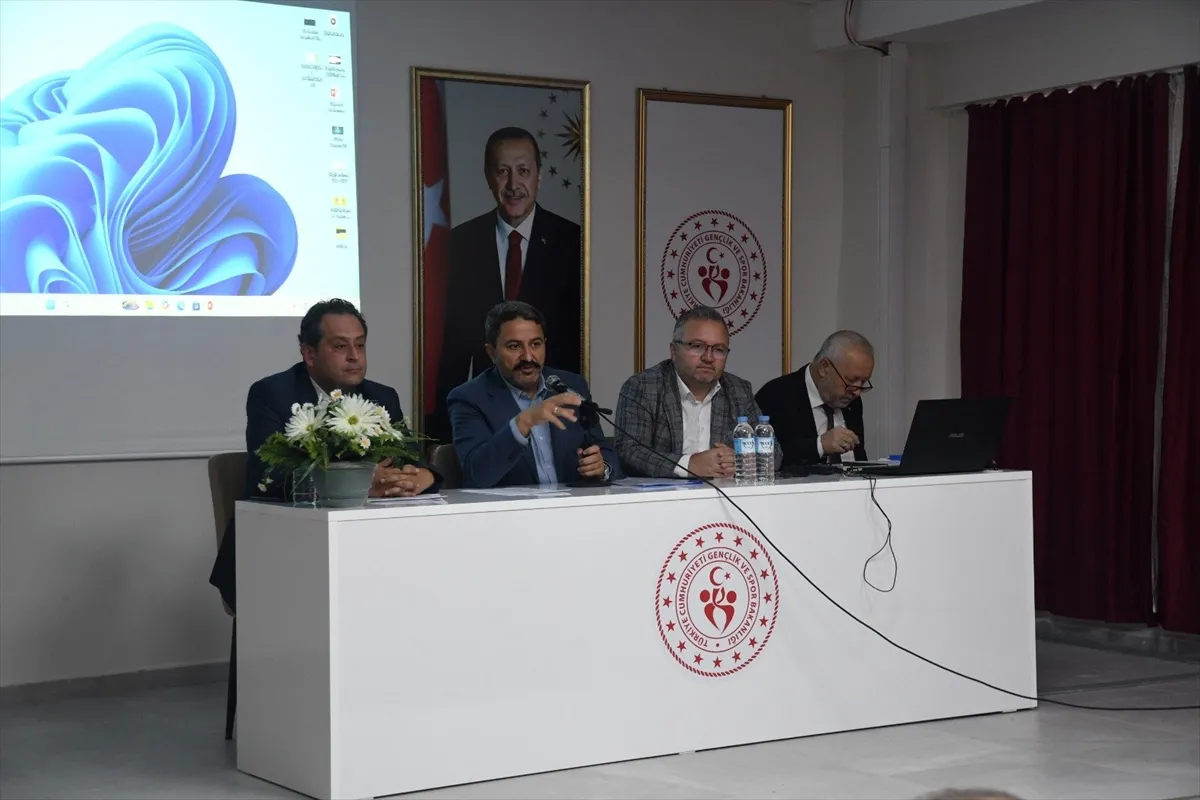 Eskişehir Gençlik ve Spor İl Müdürlüğünde değerlendirme toplantısı yapıldı