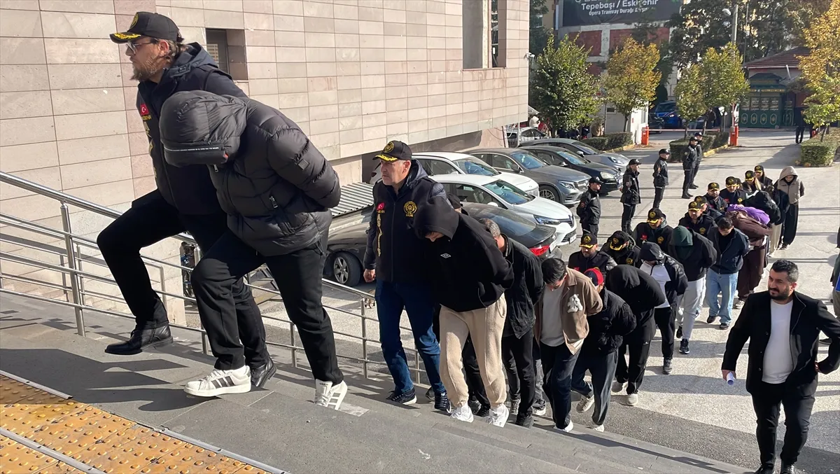 Eskişehir merkezli fuhuş operasyonunda 19 şüpheli yakalandı