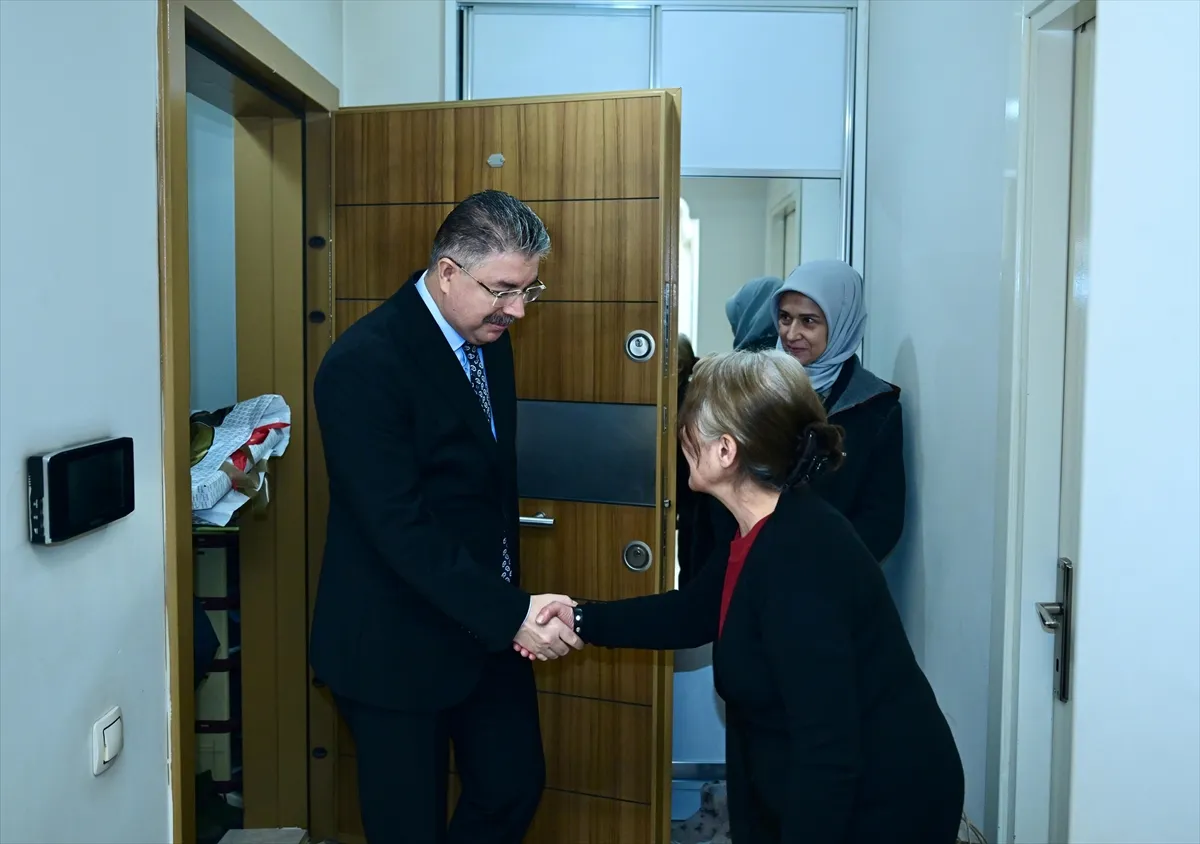 Eskişehir Valisi Yılmaz’dan aile ziyareti Eskişehir Valisi Yılmaz’dan aile ziyareti