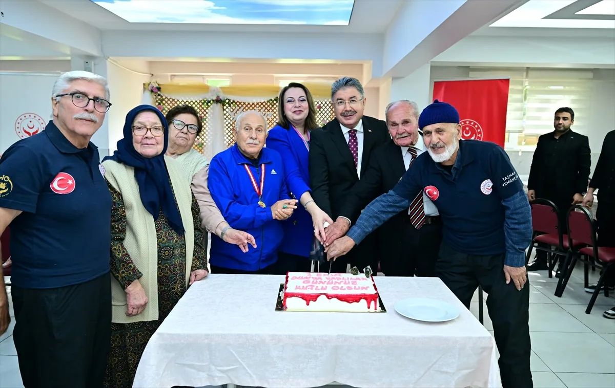 Eskişehir Valisi Yılmaz, Dünya Yaşlılar Günü’nde huzurevi sakinleriyle buluştu Eskişehir Valisi Yılmaz, Dünya Yaşlılar Günü’nde huzurevi sakinleriyle buluştu