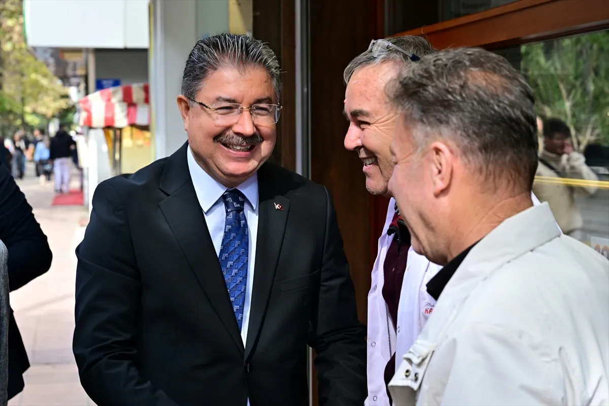 Eskişehir Valisi Yılmaz esnafı ziyaret etti Eskişehir Valisi Yılmaz esnafı ziyaret etti