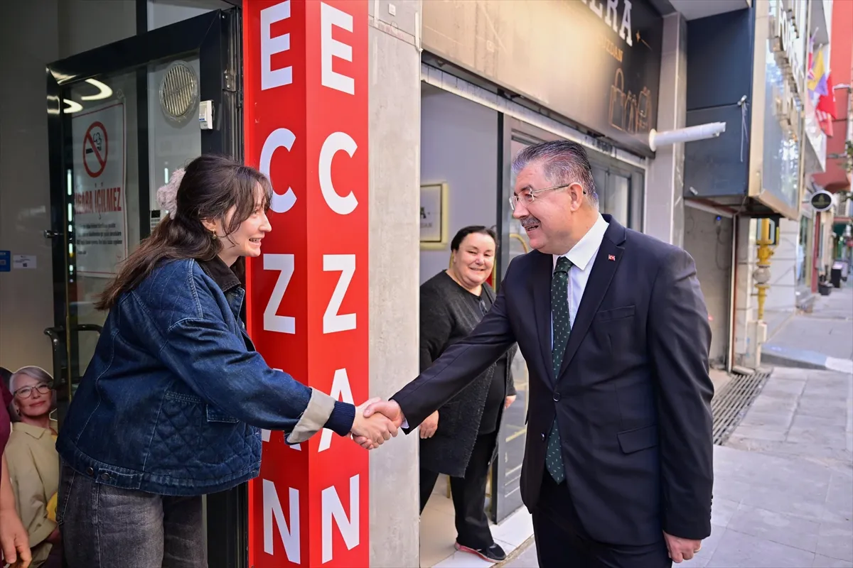 Eskişehir Valisi Yılmaz esnafı ziyaret etti Eskişehir Valisi Yılmaz esnafı ziyaret etti