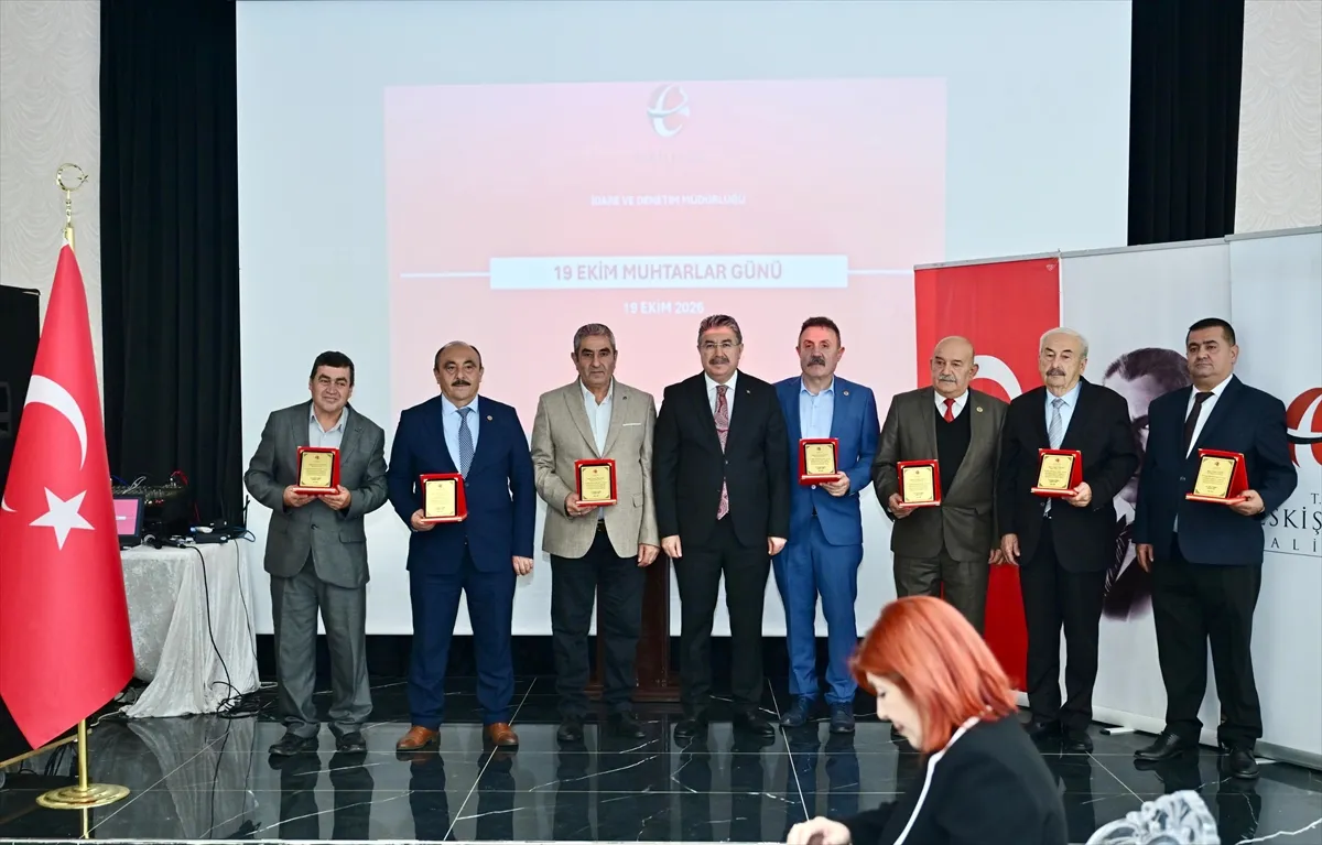 Eskişehir Valisi Yılmaz muhtarlarla buluştu