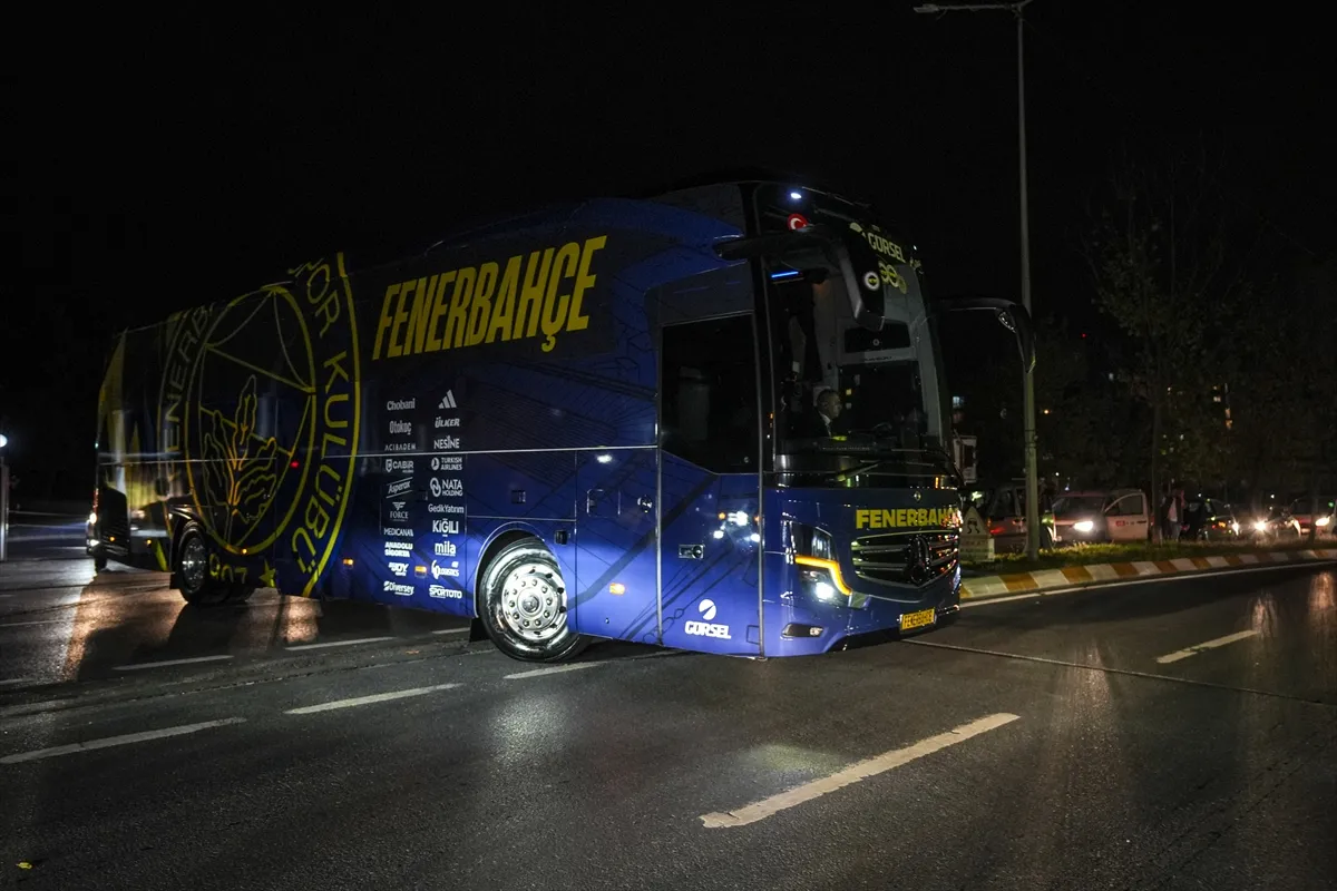 Fenerbahçe, Galatasaray ile oynayacağı derbi için RAMS Park’a hareket etti Fenerbahçe, Galatasaray ile oynayacağı derbi için RAMS Park’a hareket etti
