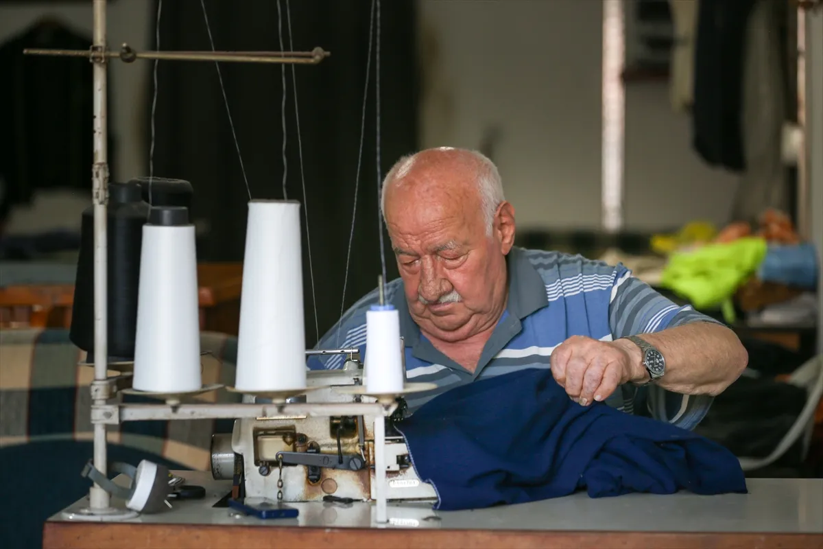 Fethiye’de Terzi Musa 54 yıldır mesleğini aşkla yapıyor