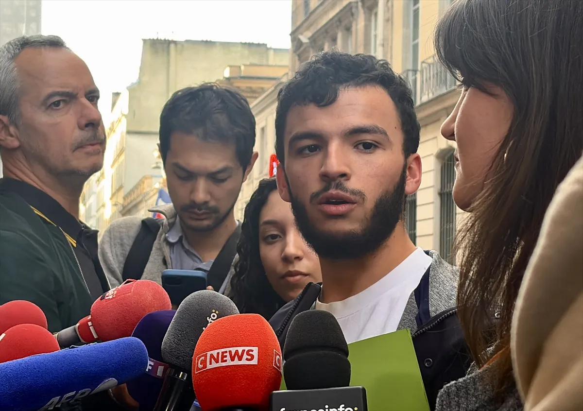 Fransa’da Eğitim Bakanı ile görüşen öğrenciler, eylemlerini sürdürecek Fransa’da Eğitim Bakanı ile görüşen öğrenciler, eylemlerini sürdürecek