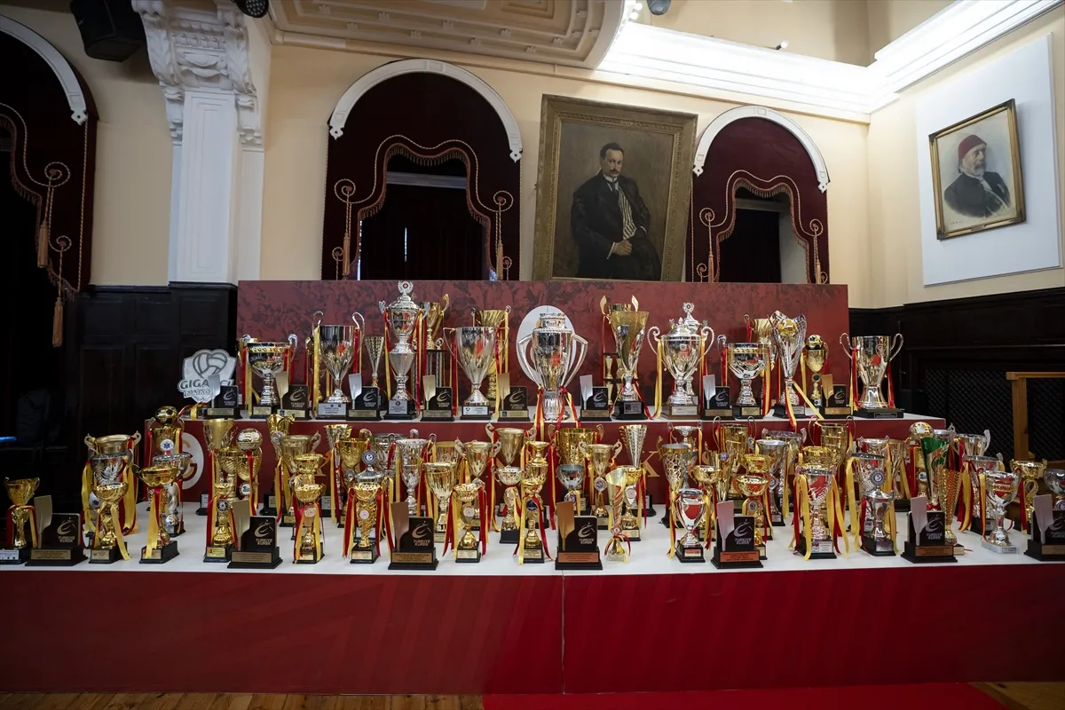 Galatasaray Kulübü, 121. kuruluş yılını kutladı Galatasaray Kulübü, 121. kuruluş yılını kutladı