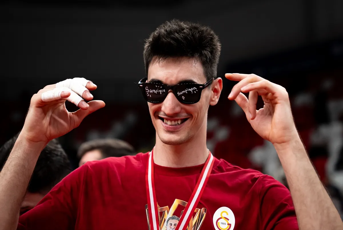 Galatasaray Madeş Mobilya, Voleybol Erkekler AXA Sigorta Şampiyonlar Kupası’nı aldı