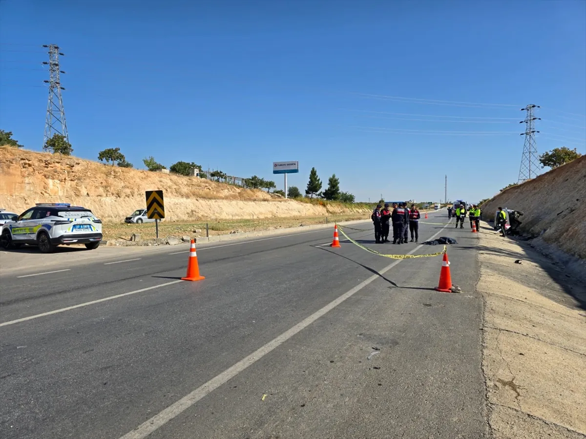 Gaziantep’te otomobil ile motosikletin çarpıştığı kazada 1 kişi öldü, 1 kişi yaralandı Gaziantep’te otomobil ile motosikletin çarpıştığı kazada 1 kişi öldü, 1 kişi yaralandı