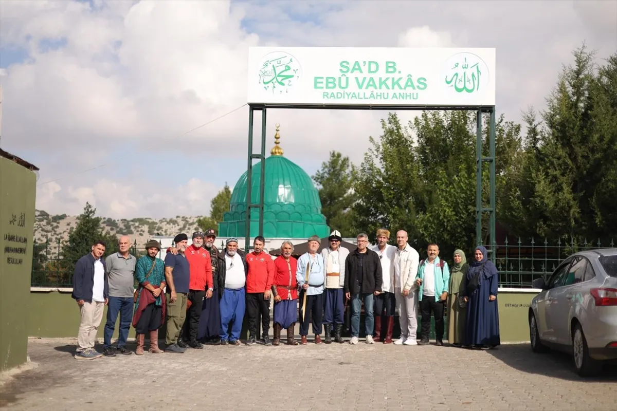 Geleneksel Türk okçuları, okçuluğun piri Sa’d bin Ebi Vakkas hazretlerini unutmadı Geleneksel Türk okçuları, okçuluğun piri Sa’d bin Ebi Vakkas hazretlerini unutmadı