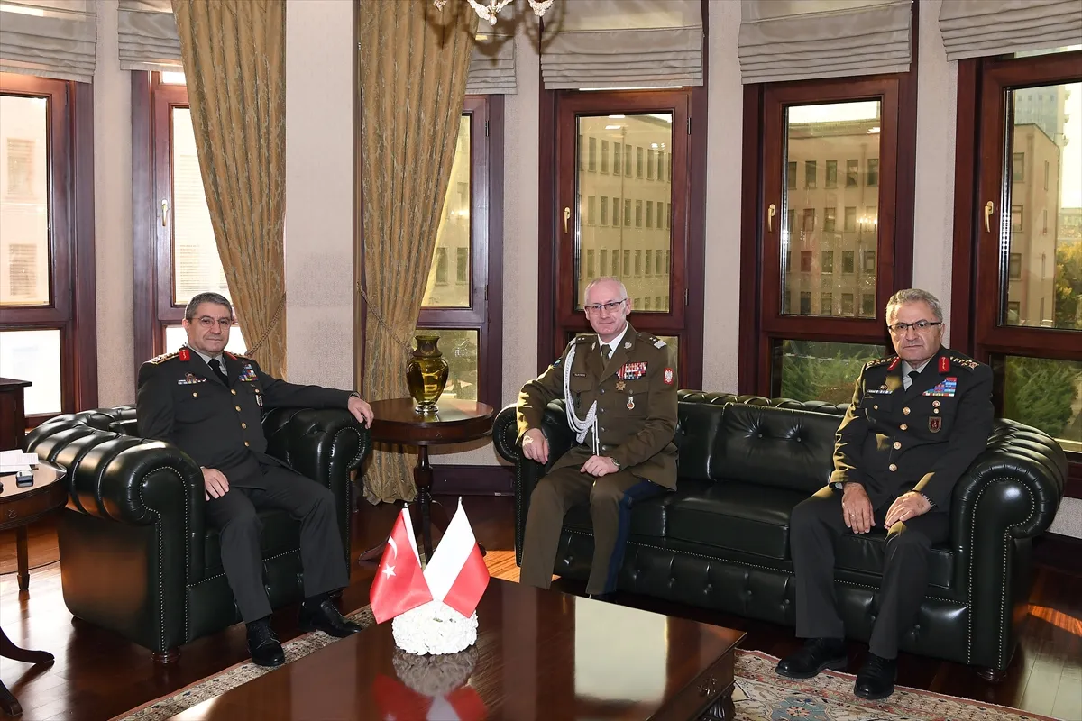 Genelkurmay Başkanı Orgeneral Bayraktaroğlu, Polonya Kara Kuvvetleri Müfettişi Tümgeneral Fajkowski’yi kabul etti
