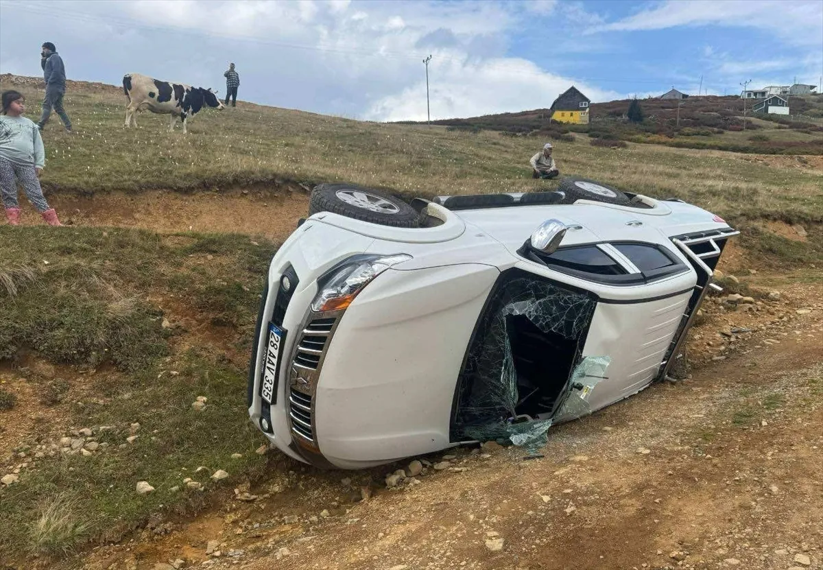 Giresun’da geri manevra yaparken devrilen kamyonetteki 4 kişi yaralandı Giresun’da geri manevra yaparken devrilen kamyonetteki 4 kişi yaralandı