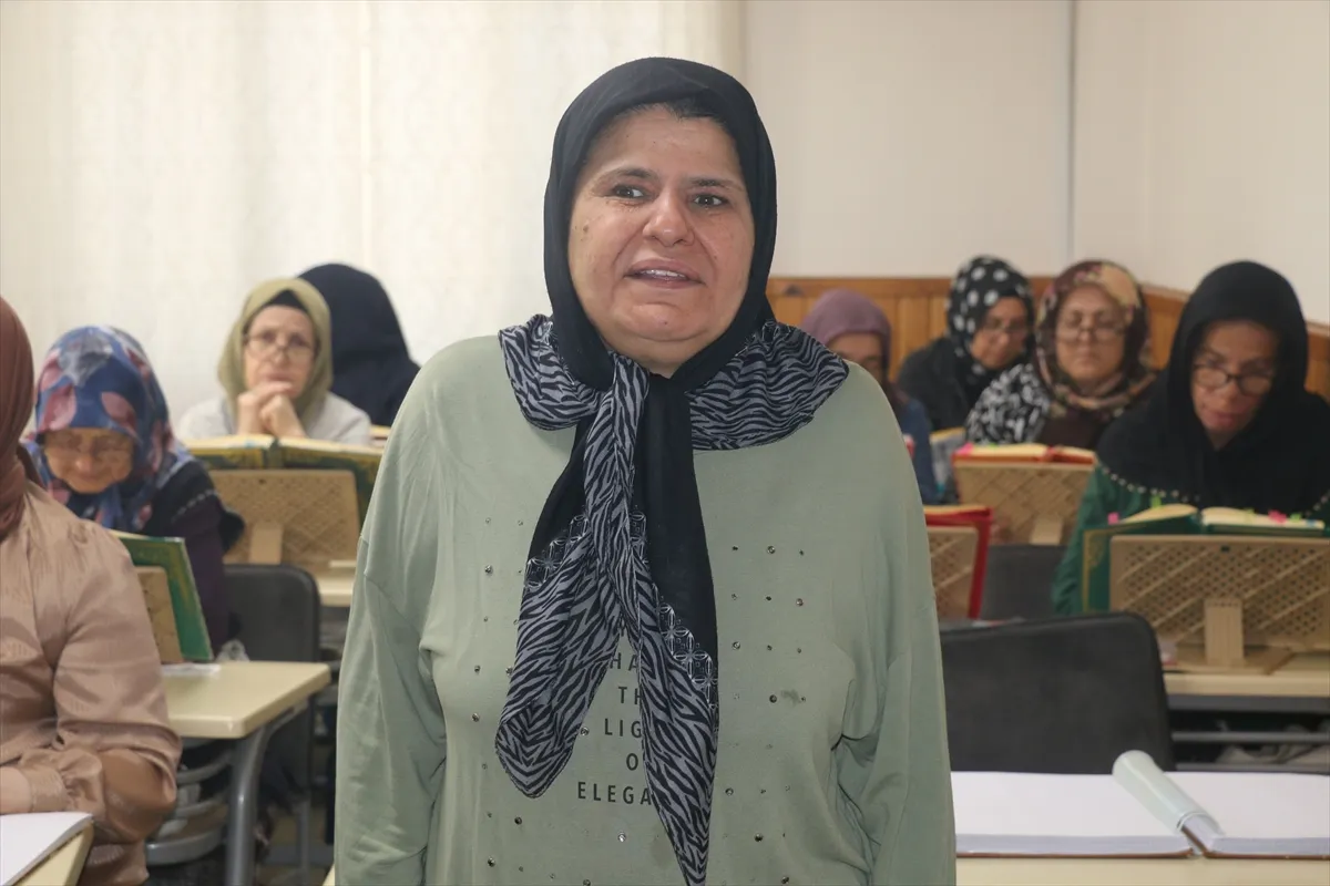 Görme engelli iki kardeş, parmak uçlarıyla Kur’an-ı Kerim’i birçok kez hatmetti Görme engelli iki kardeş, parmak uçlarıyla Kur’an-ı Kerim’i birçok kez hatmetti
