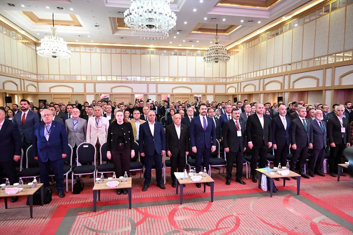 HAK-İŞ Türkiye’de Çalışma Hayatının Gelecek 50 Yılı Çalıştayı düzenledi HAK-İŞ Türkiye’de Çalışma Hayatının Gelecek 50 Yılı Çalıştayı düzenledi