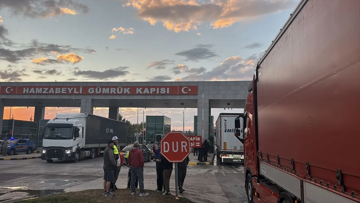 Hamzabeyli Sınır Kapısı’nda tır şoförlerinden eylem Hamzabeyli Sınır Kapısı’nda tır şoförlerinden eylem
