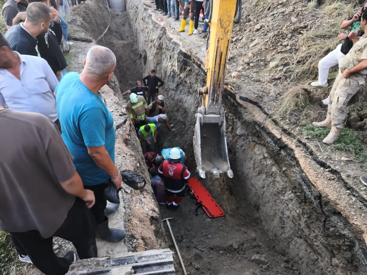 Hatay’da altyapı çalışmasında toprak altında kalan işçi kurtarıldı Hatay’da altyapı çalışmasında toprak altında kalan işçi kurtarıldı