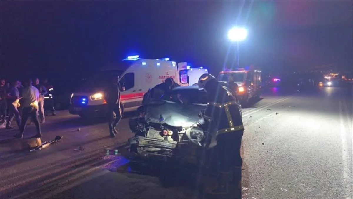 Hatay’da iki otomobil çarpıştı, 5 kişi yaralandı