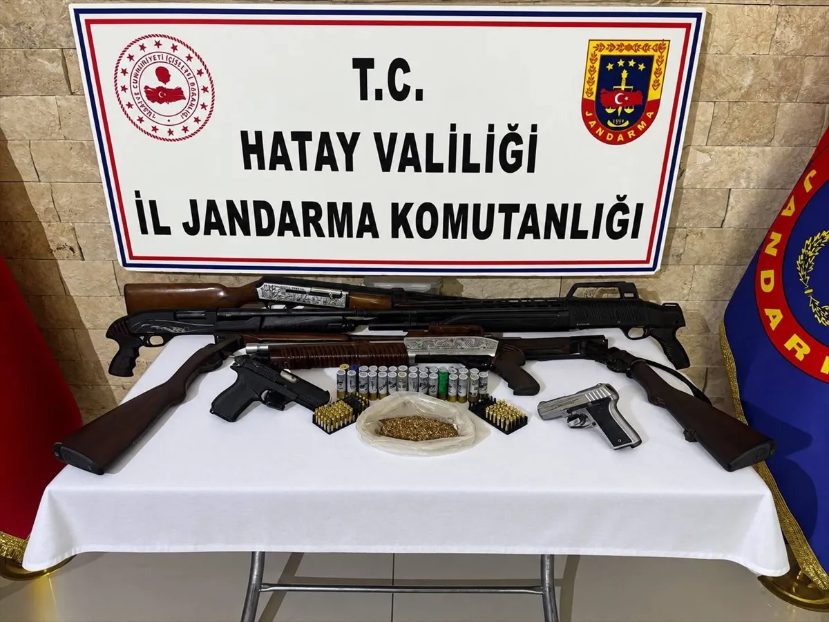 Hatay’da kurusıkı tabancaları ateşli silaha dönüştüren zanlı yakalandı Hatay’da kurusıkı tabancaları ateşli silaha dönüştüren zanlı yakalandı