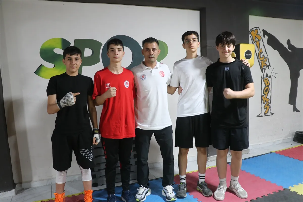 Hiperaktivite tanısı konulan çocuk yönlendirildiği boksta Türkiye şampiyonu oldu