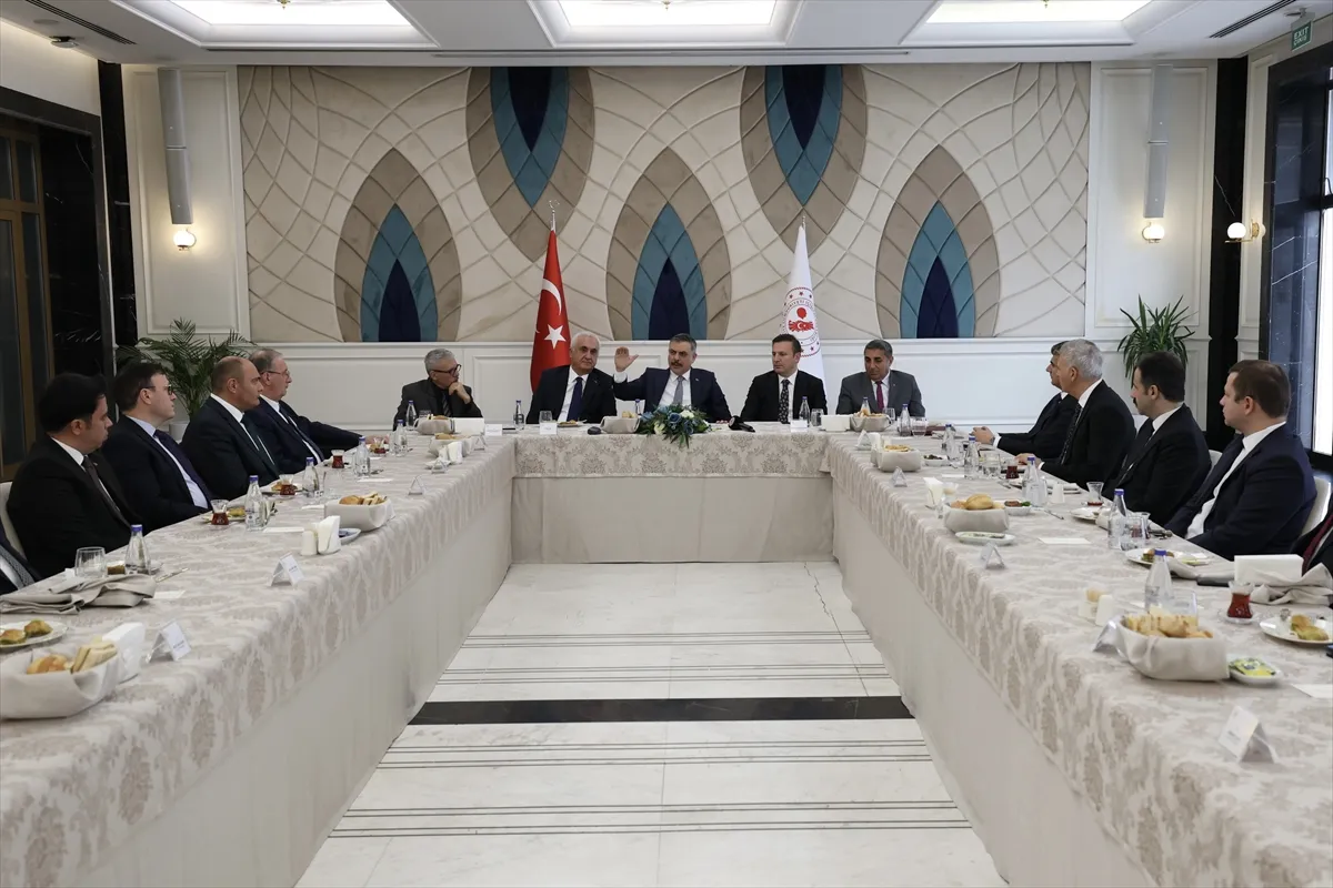 İçişleri Bakanı Çiftçi’den başarılı mülki amirlere belge İçişleri Bakanı Çiftçi’den başarılı mülki amirlere belge