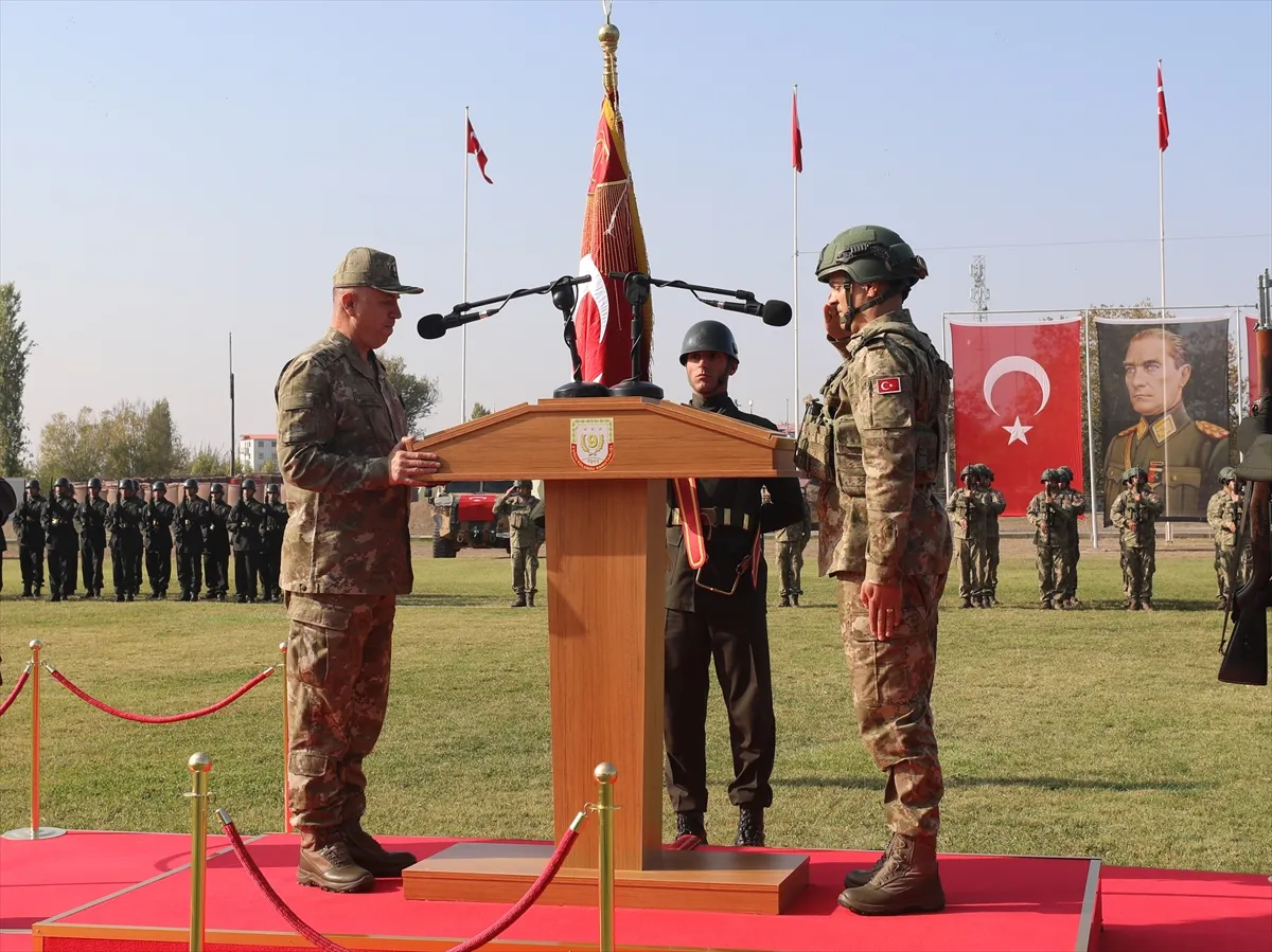 Iğdır’daki 5. Hudut Tugay Komutanlığında Sancak Tevdi Töreni düzenlendi Iğdır’daki 5. Hudut Tugay Komutanlığında Sancak Tevdi Töreni düzenlendi