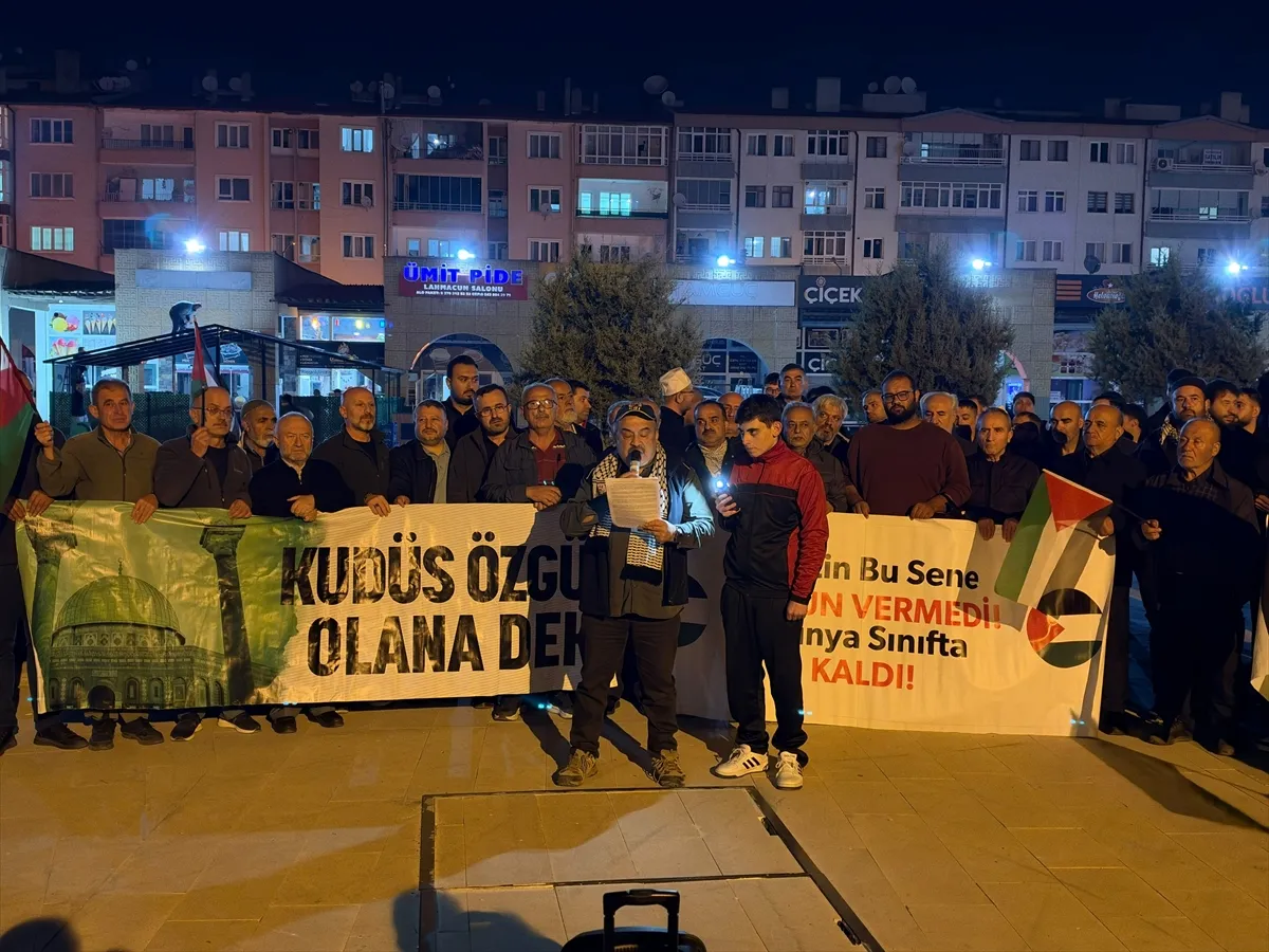 İsrail’in Gazze’de uyguladığı soykırım Çankırı’da protesto edildi İsrail’in Gazze’de uyguladığı soykırım Çankırı’da protesto edildi