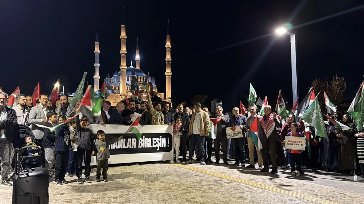 İsrail’in Gazze’de uyguladığı soykırım Edirne’de protesto edildi İsrail’in Gazze’de uyguladığı soykırım Edirne’de protesto edildi