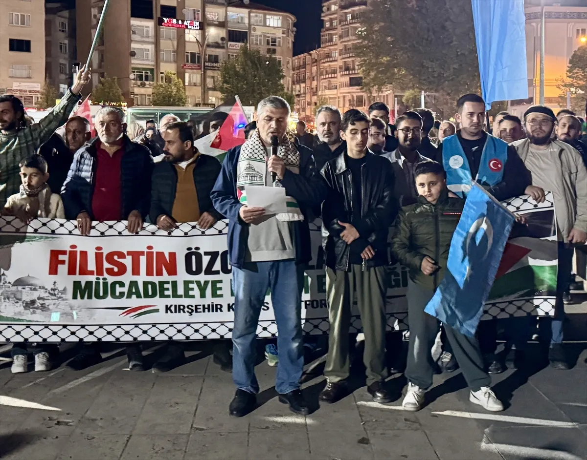 İsrail’in Gazze’de uyguladığı soykırım Niğde ve Kırşehir’de protesto edildi İsrail’in Gazze’de uyguladığı soykırım Niğde ve Kırşehir’de protesto edildi