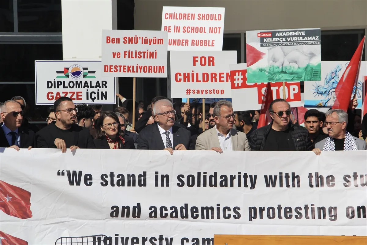 İsrail’in Gazze’de uyguladığı soykırım Sinop’ta protesto edildi İsrail’in Gazze’de uyguladığı soykırım Sinop’ta protesto edildi